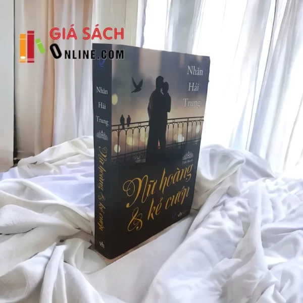 Nữ Hoàng Và Kẻ Cướp - Nhân Hải Trung