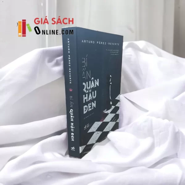 Bí ẩn quân hậu đen - Arturo Pérez-Reverte